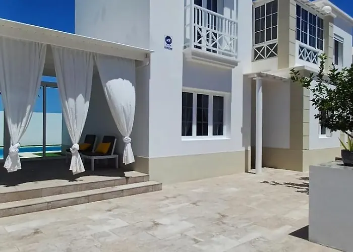 Esmeralda Villa Tias